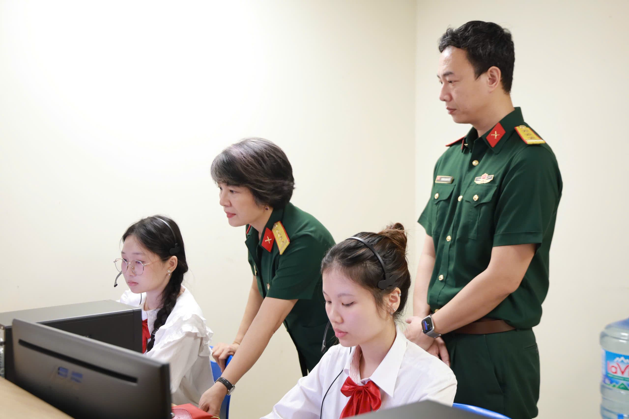 Viettel Customer Service góp sức triển khai Tổng đài tiếp nhận thông tin từ chiến dịch “500 ngày đêm