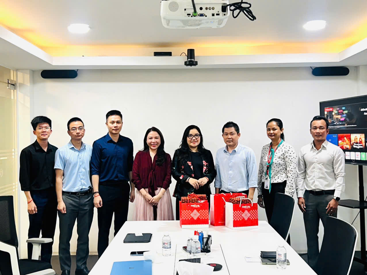 Viettel Customer Service xuất khẩu dịch vụ Tư vấn Trải nghiệm khách hàng sang thị trường Campuchia