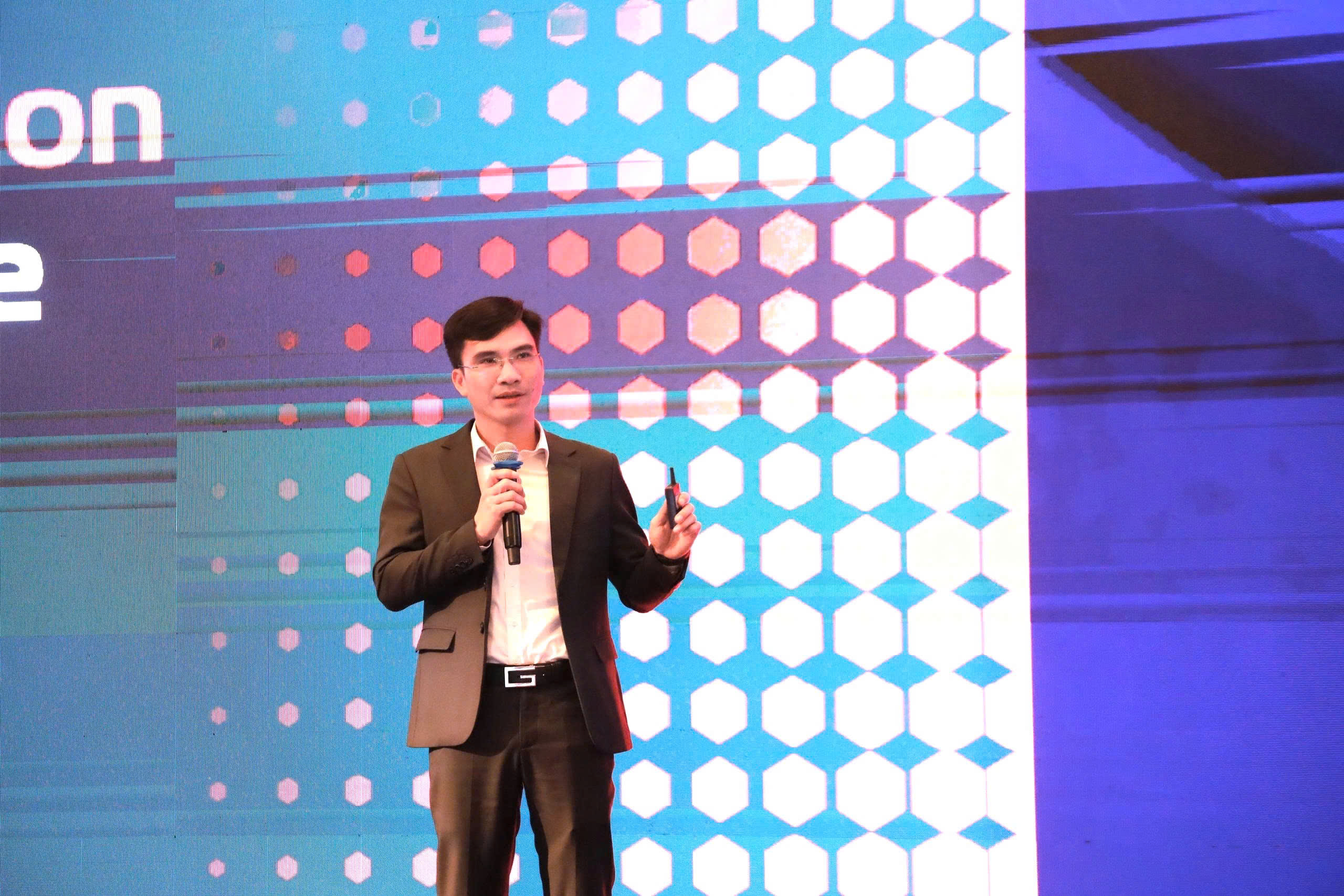 HUMAN + AI: CÔNG THỨC ĐỊNH HÌNH TƯƠNG LAI TRẢI NGHIỆM KHÁCH HÀNG (CX)